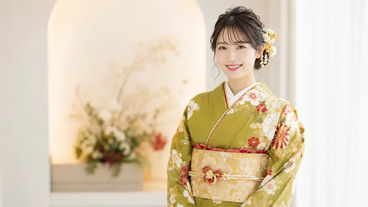 成人式 着物黄緑のまとめ画像 成人式 着物黄緑のまとめに使う日本人女性の振袖画像