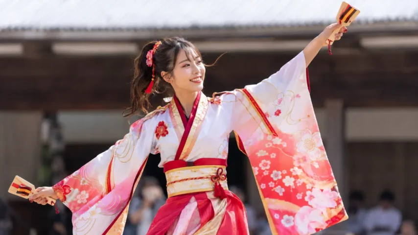 女性向けよさこい祭り衣装の注意点 よさこい 祭り衣装の女向けスタイルを着た日本人女性